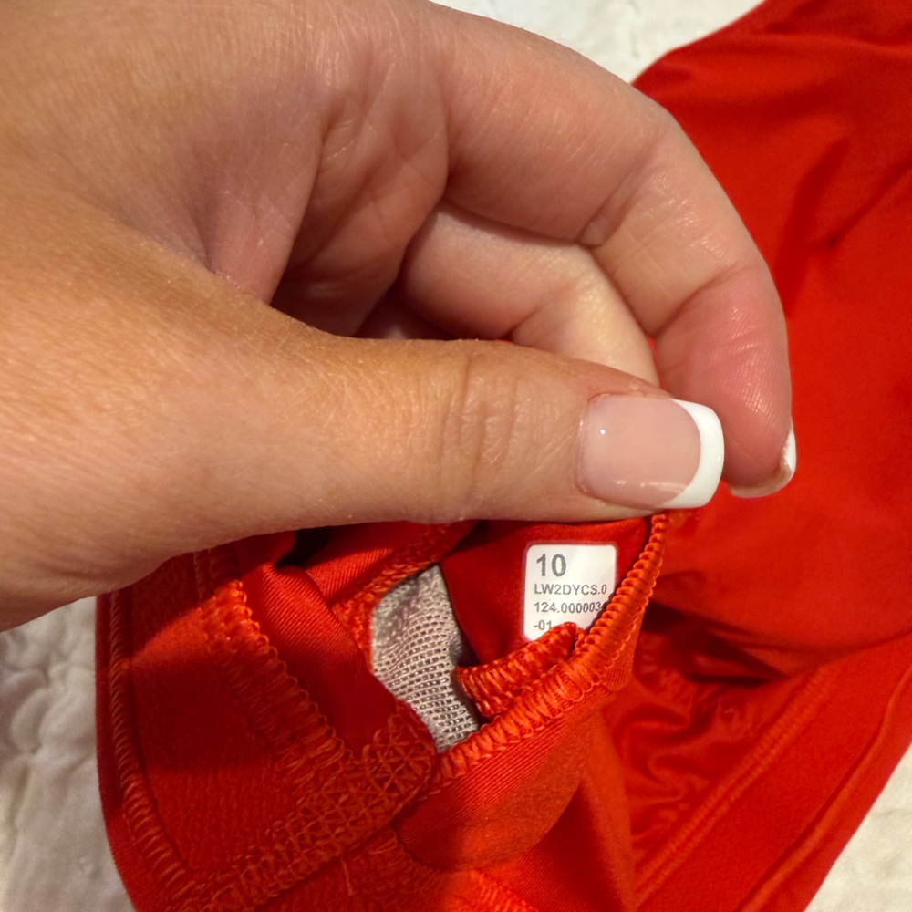 Lululemon Red Wunder Train Bra C/D size 10 EUC - Picture 5 of 5